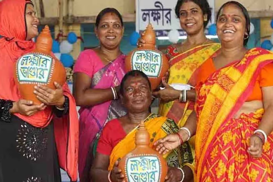 লক্ষ্মীর ভাণ্ডার প্রকল্প কী? Lakshmir Bhandar Scheme Details in Bengali লক্ষ্মীর ভাণ্ডার প্রকল্প কী? Lakshmir Bhandar Scheme Details in Bengali